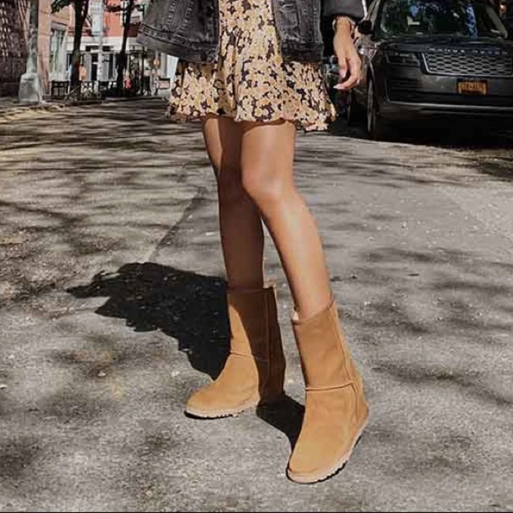UGG | Classic Femme Short Boots In Chestnut NEW In Box - Picture 15 of 16